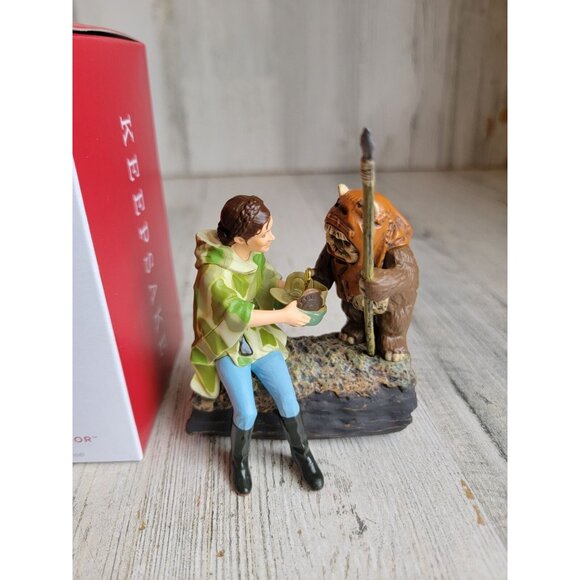 Hallmark a curious encounter on Endor Star Wars ornament Xmas - Picture 1 of 8
